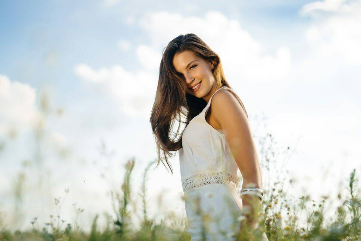 Belle femme sans allergie au pollen